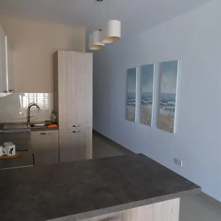 Mediterranean Vista Apartment *